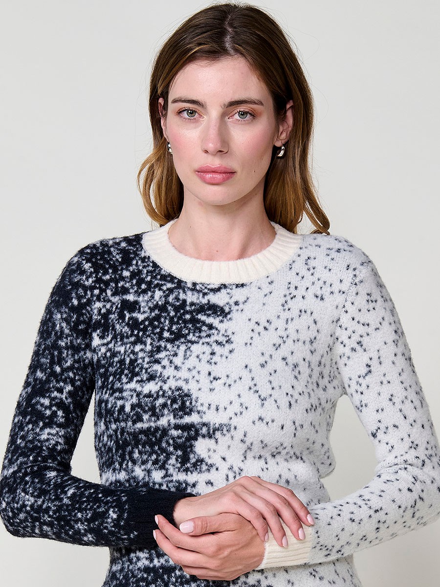 Pull bicolore femme noir en maille douce avec col rond 1