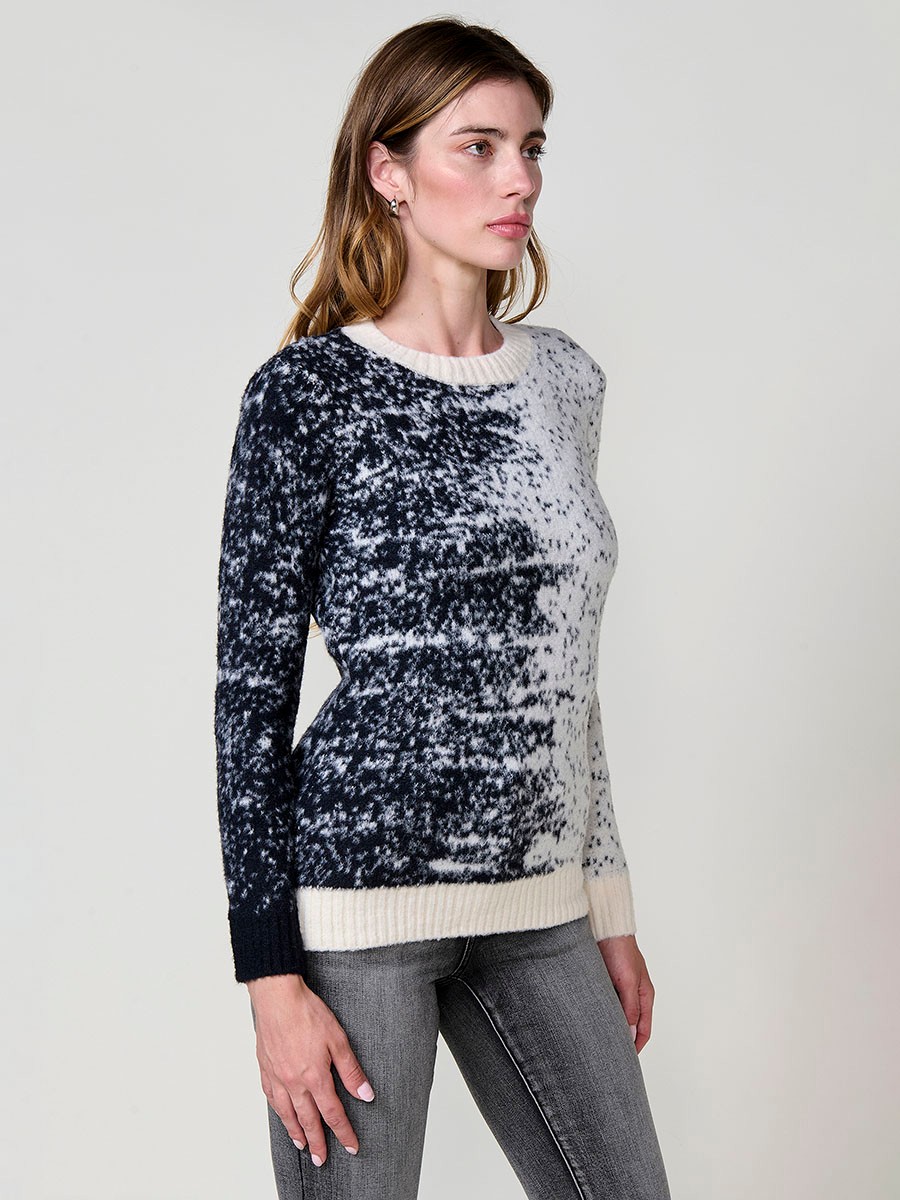 Pull bicolore femme noir en maille douce avec col rond 3