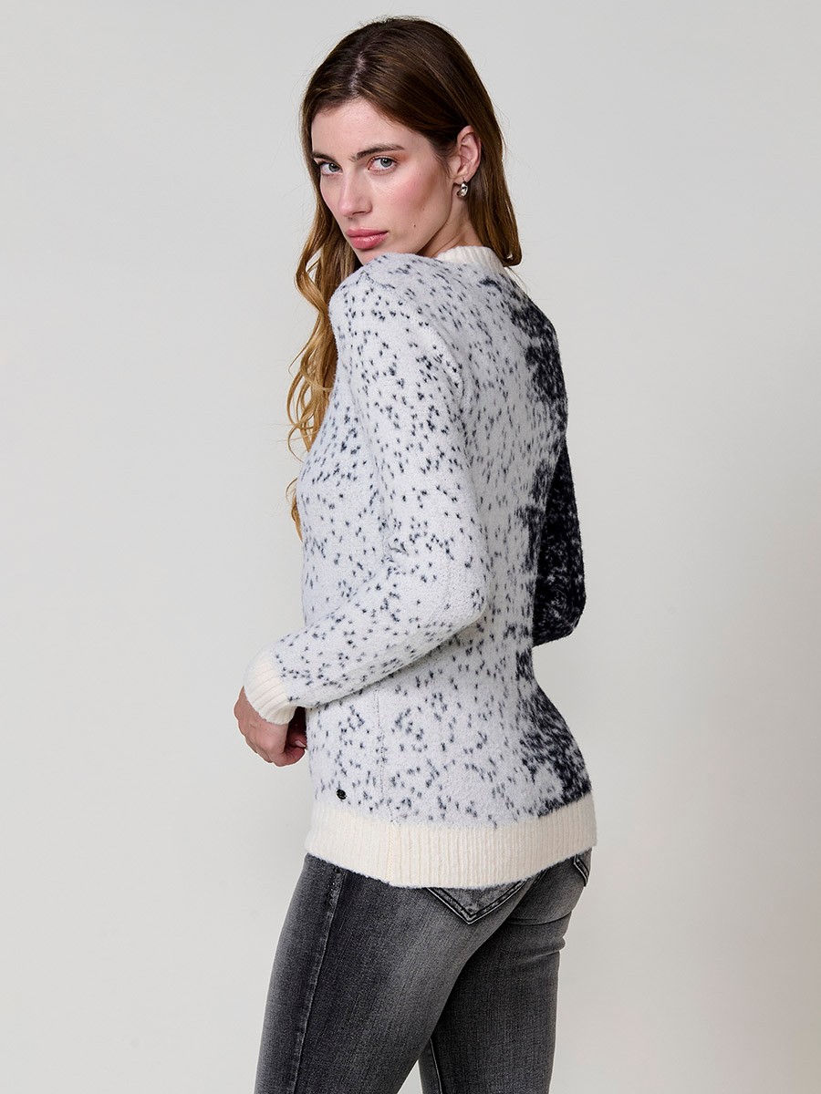 Pull bicolore femme noir en maille douce avec col rond 6