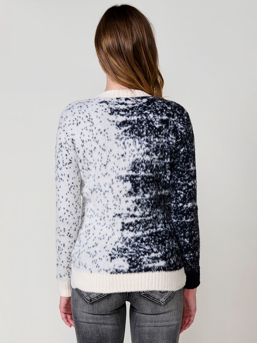 Pull bicolore femme noir en maille douce avec col rond 5