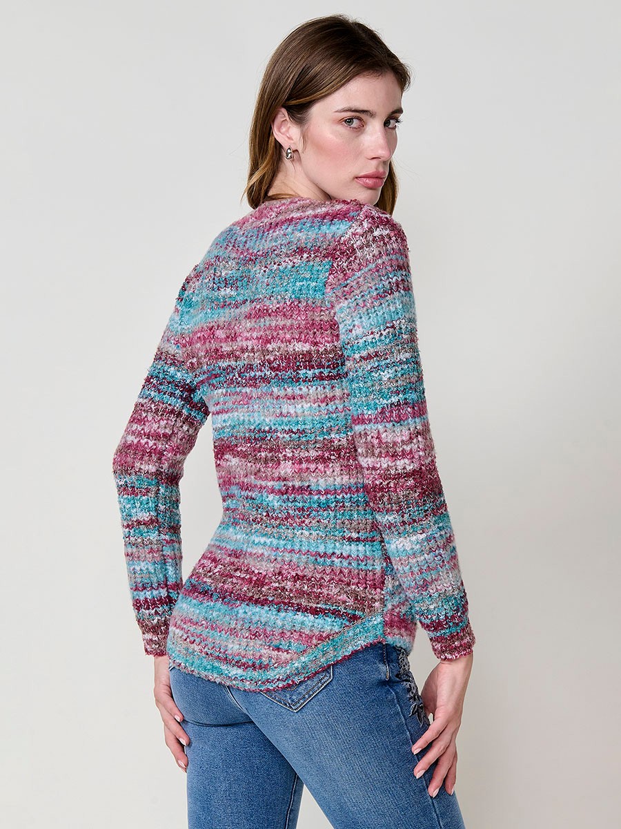 Damenpullover aus Bouclé-Strick multicolor, lange Ärmel, Rundhalsausschnitt, runder Saum und Koröshi-Metallplakette.
