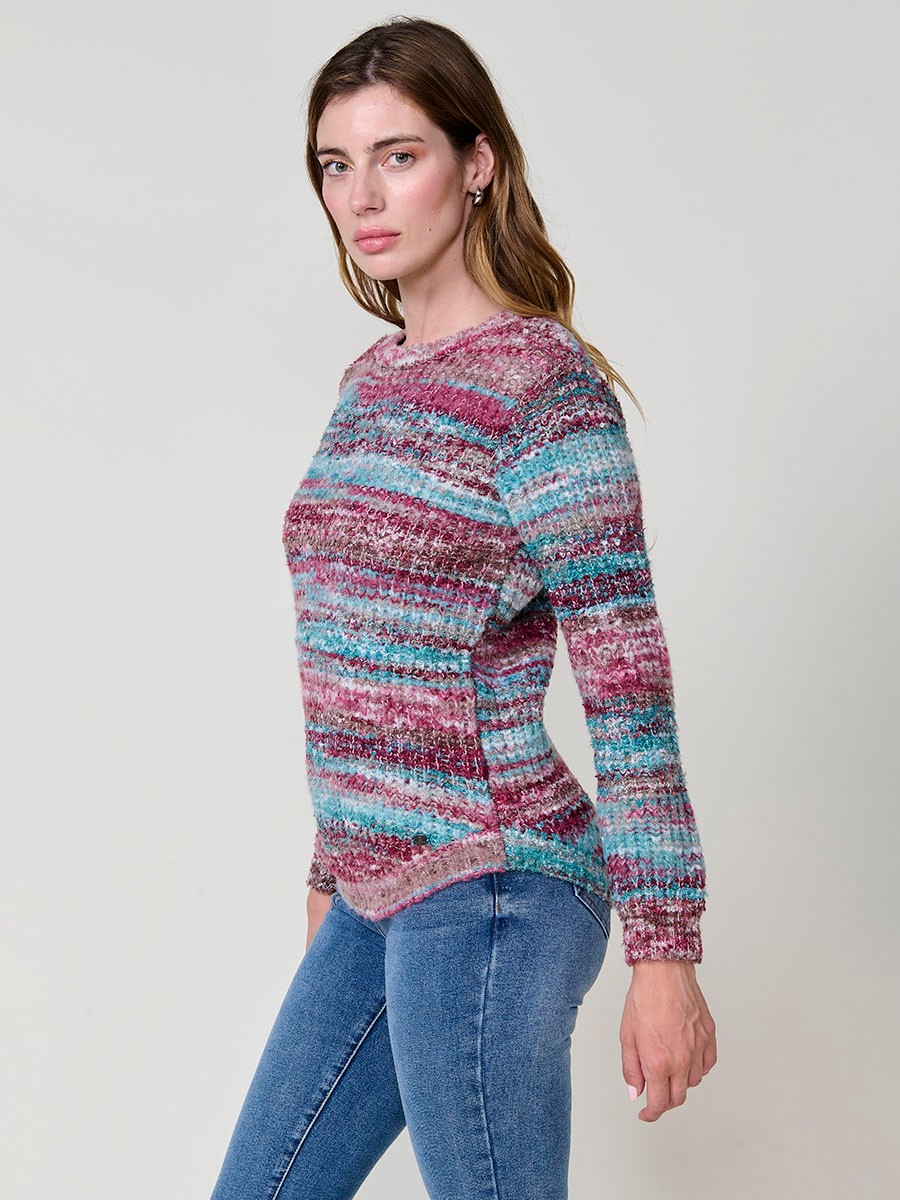 Damenpullover aus Bouclé-Strick multicolor, lange Ärmel, Rundhalsausschnitt, runder Saum und Koröshi-Metallplakette.
