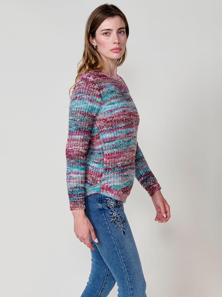 Damenpullover aus Bouclé-Strick multicolor, lange Ärmel, Rundhalsausschnitt, runder Saum und Koröshi-Metallplakette.