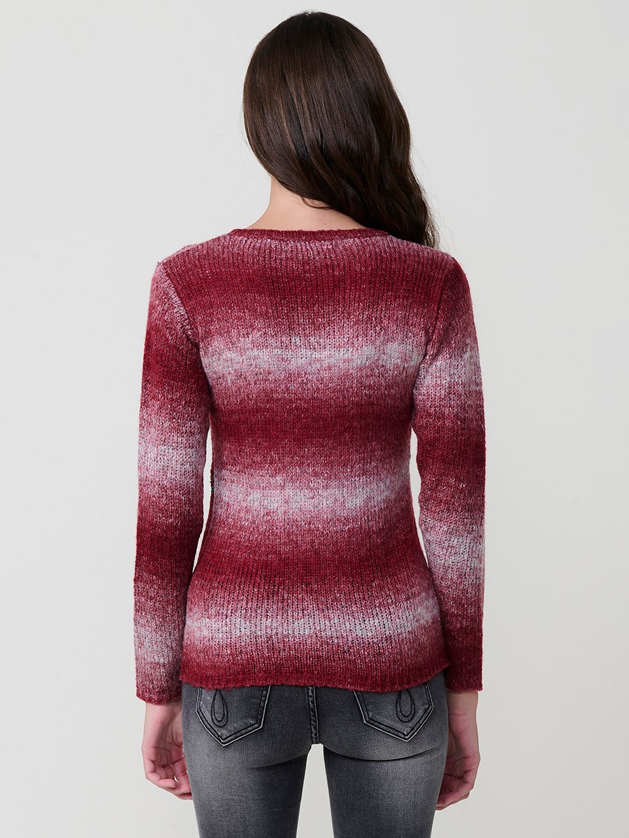Jersey de punto para mujer con escote redondo, manga larga, detalles en hilo metalizado y lentejuelas. Placa metálica con logo Koröshi.