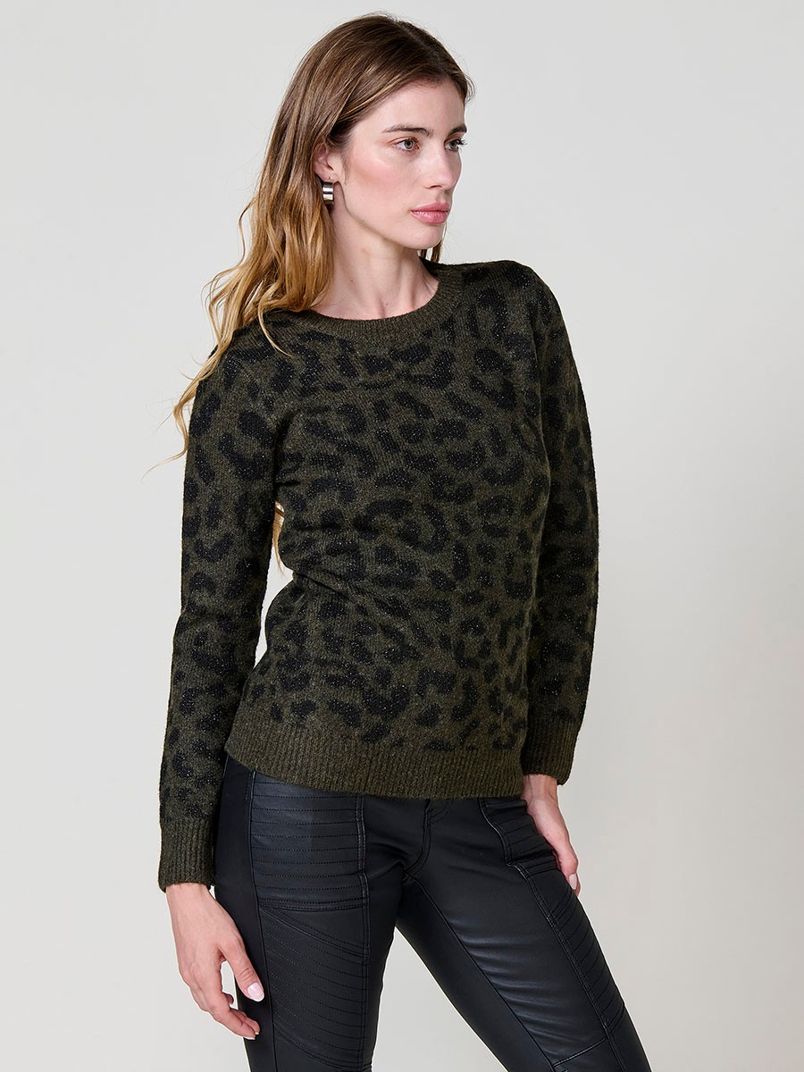 Damenpullover in Khaki mit Animal-Jacquard, Metallfaden-Details, langen Ärmeln, Rundhalsausschnitt und Koröshi-Metallplakette.