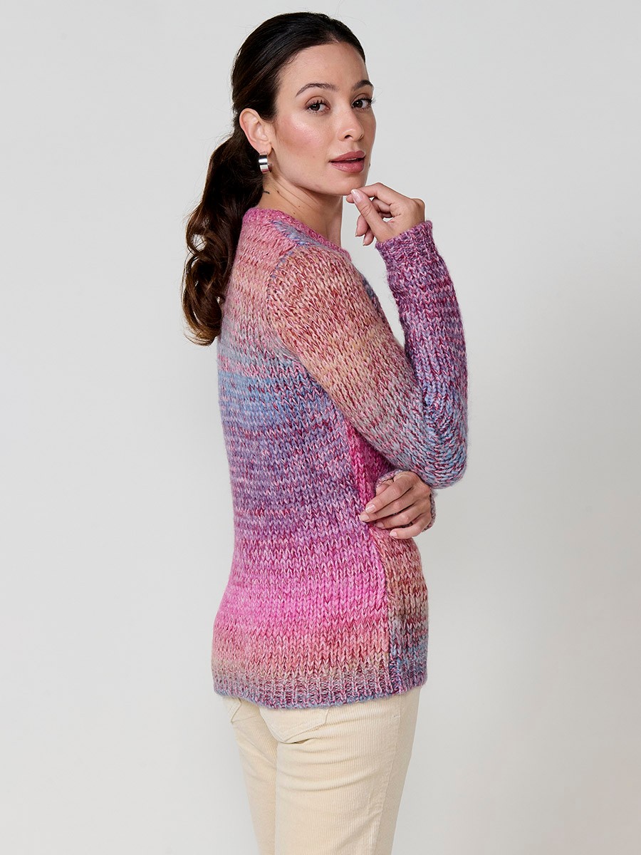 Women’s multicolor knit sweater with round neckline, long sleeves, metallic thread detail and Koröshi multicolor logo plate.