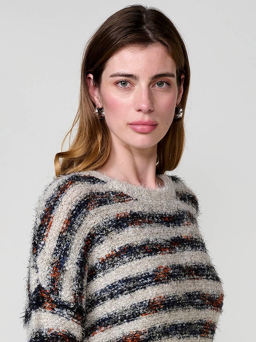 Women’s knit sweater with soft-touch furry texture in ivory, round neck, long sleeves and Koröshi logo plate.