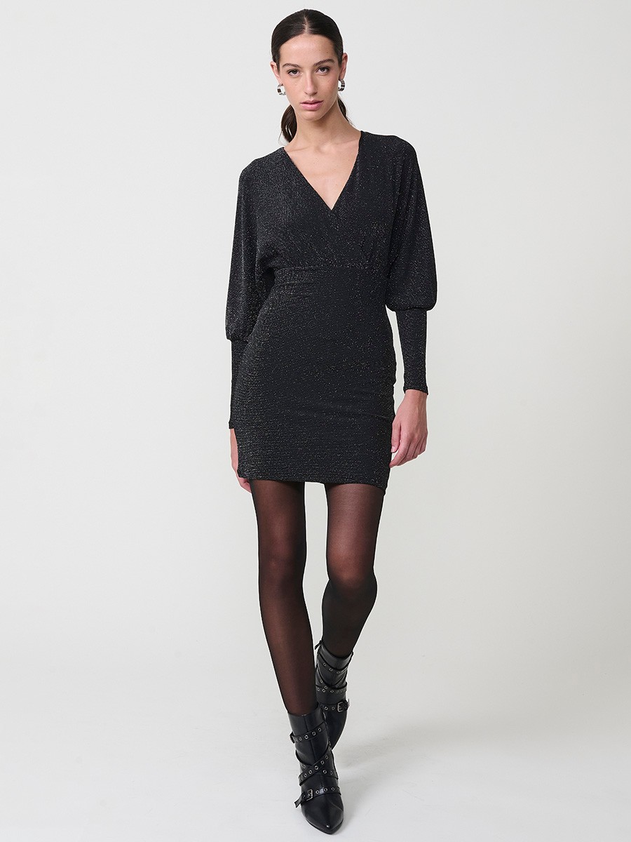 Vestido corto para mujer con tejido elástico brillante, manga larga abullonada, escote cruzado y logo metálico Koröshi. Forro interior.