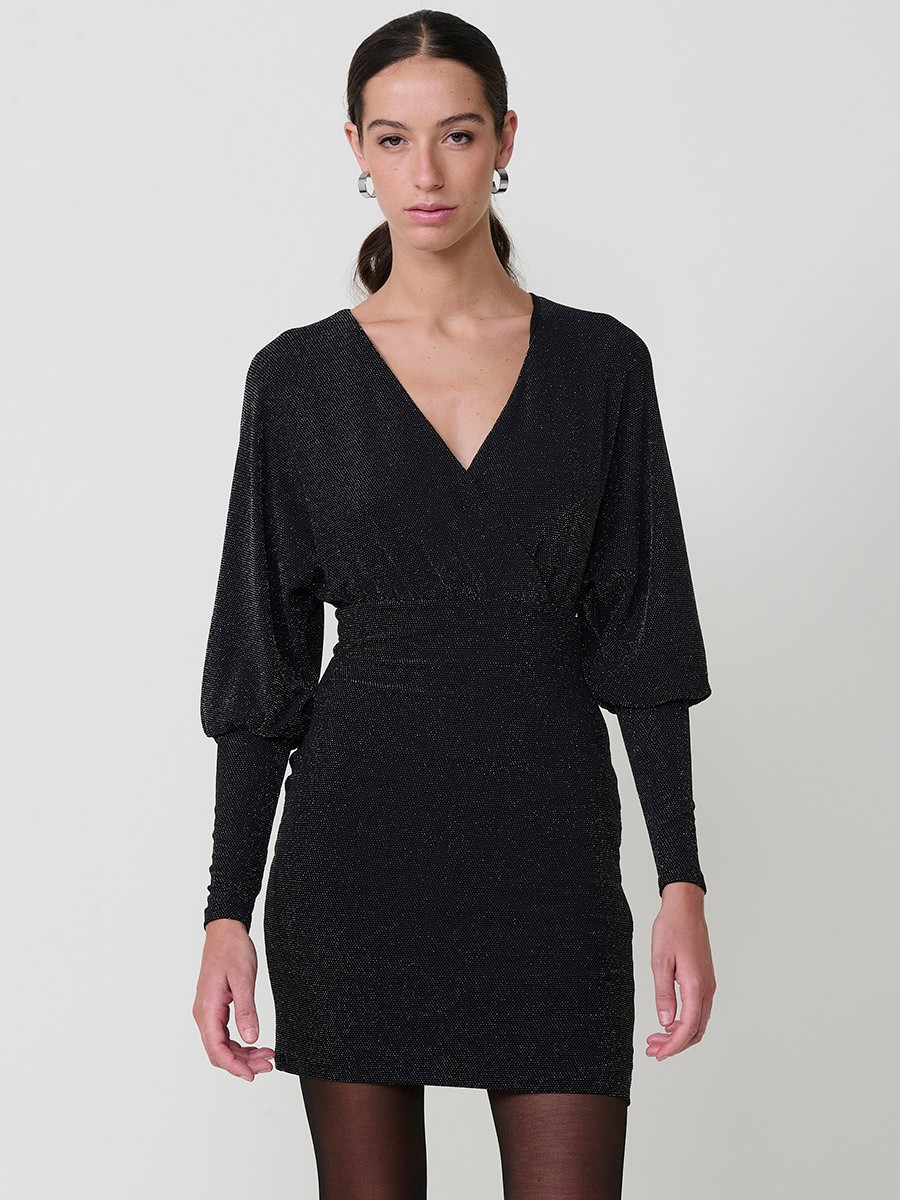 Vestido corto para mujer con tejido elástico brillante, manga larga abullonada, escote cruzado y logo metálico Koröshi. Forro interior.