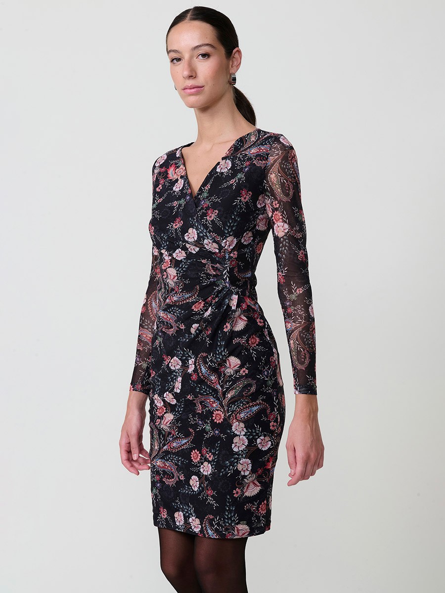 Vestido por debajo de la rodilla para mujer en tul elástico con estampado floral y cachemira. Escote cruzado, manga larga, fruncido y forro.