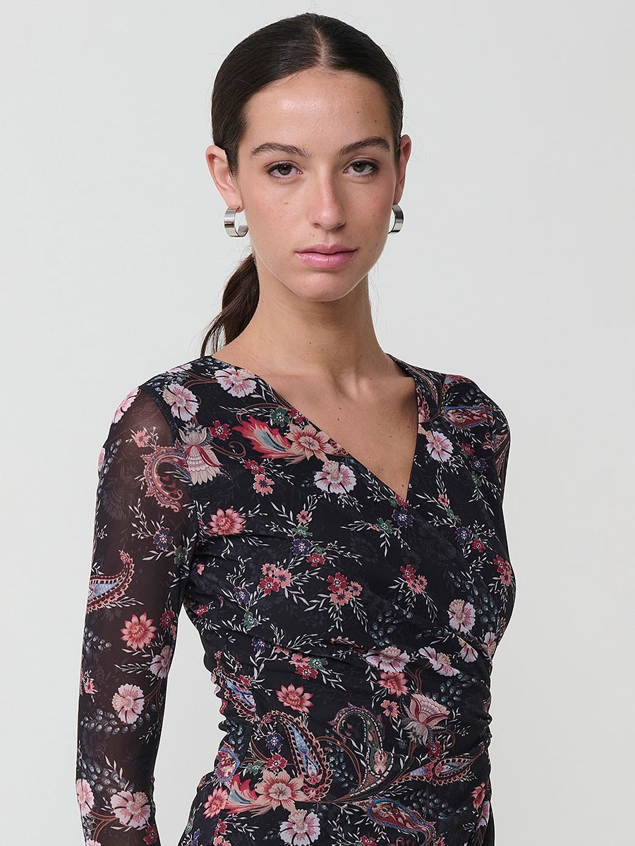 Vestido por debajo de la rodilla para mujer en tul elástico con estampado floral y cachemira. Escote cruzado, manga larga, fruncido y forro.