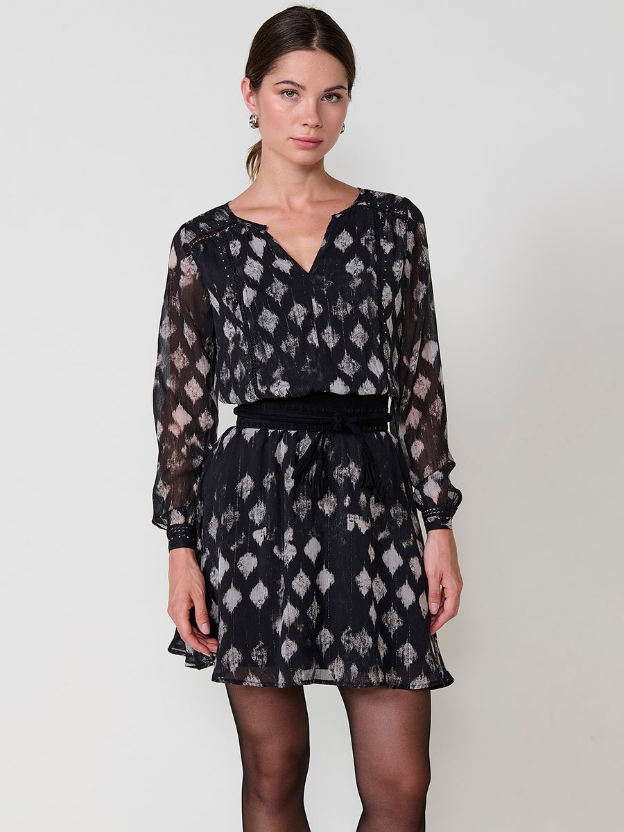 Vestido corto para mujer con estampado ikat, hilo metalizado, cuello redondo con abertura en