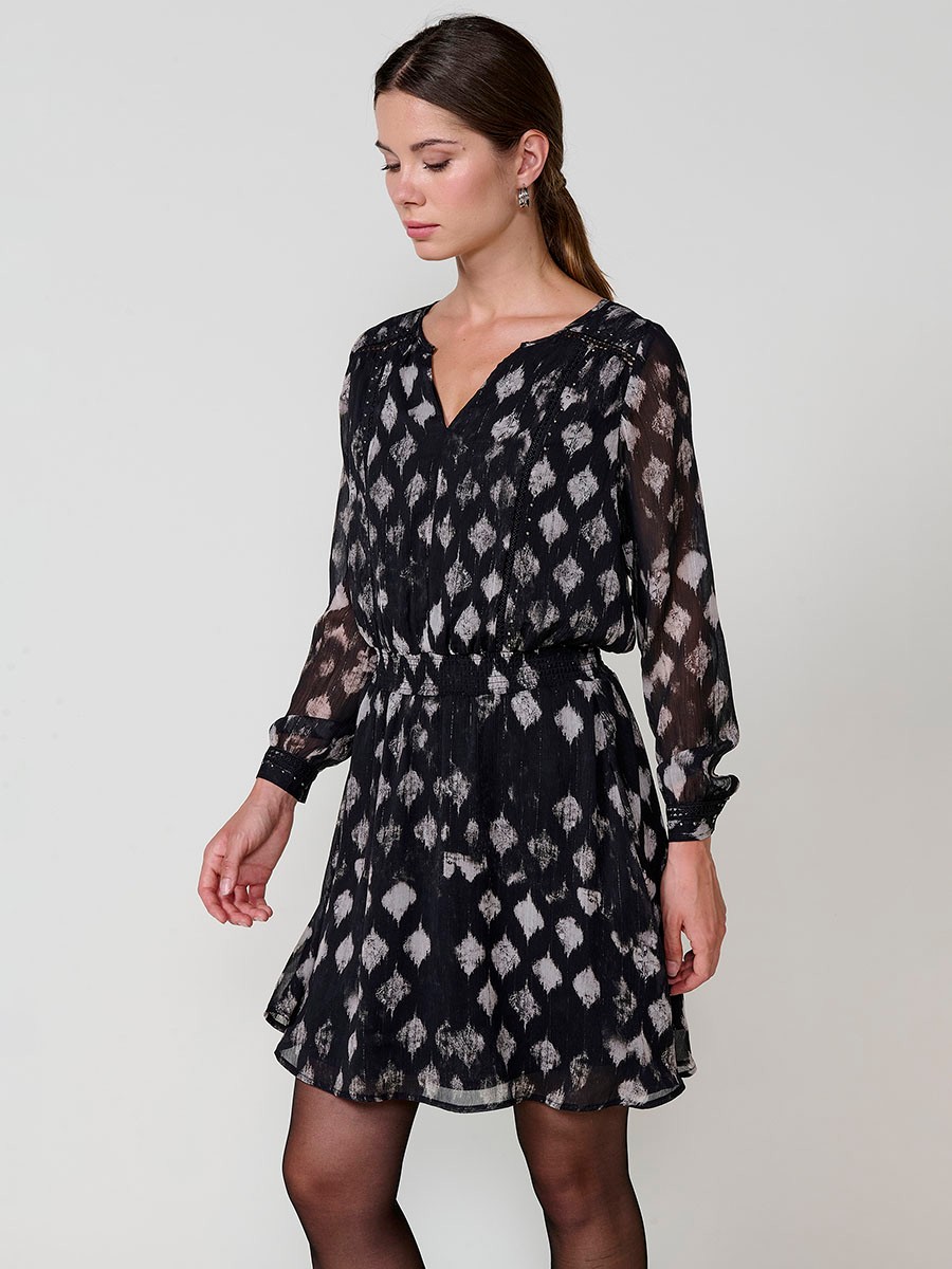 Vestido corto para mujer con estampado ikat, hilo metalizado, cuello redondo con abertura en