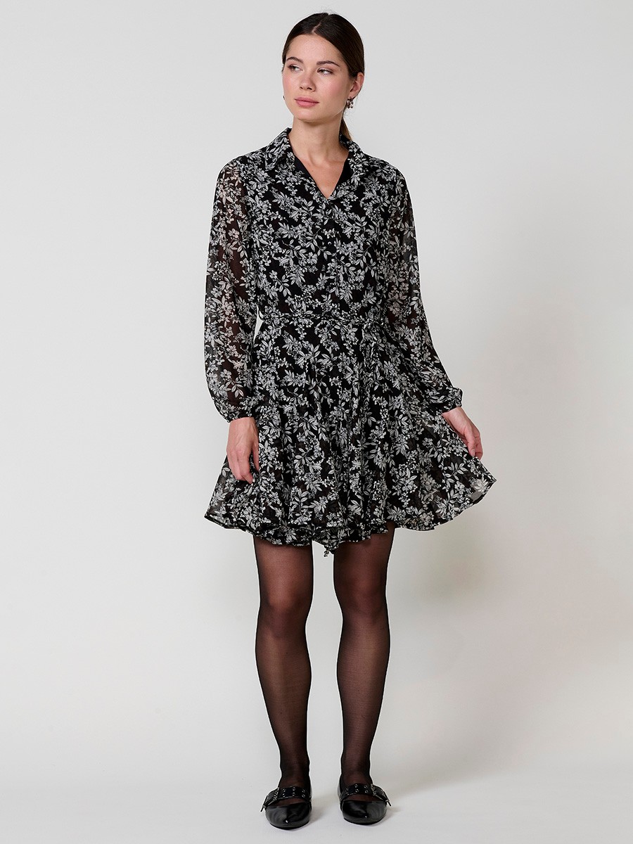 Women’s short floral chiffon shirt dress with shiny details, long sleeves and godet cut.