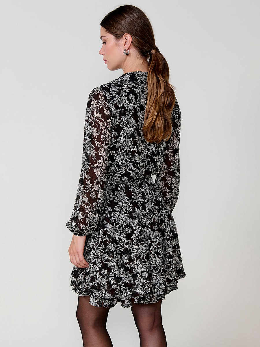 Women’s short floral chiffon shirt dress with shiny details, long sleeves and godet cut.