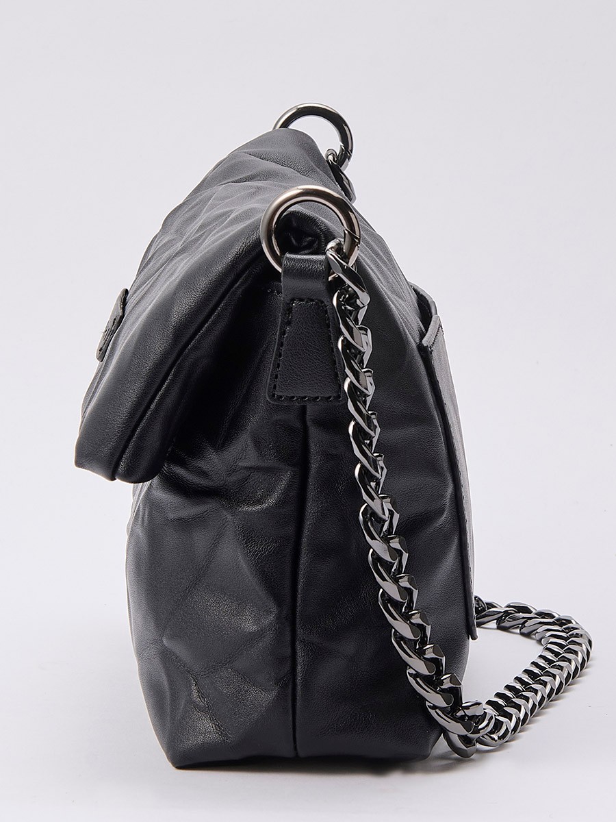 Women’s crossbody bag with wrinkled leather-effect texture, top zip closure and inner pocket.