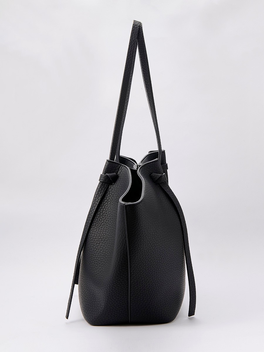 Large women’s shopper bag in faux leather with magnetic button closure and zip pouch inside.
