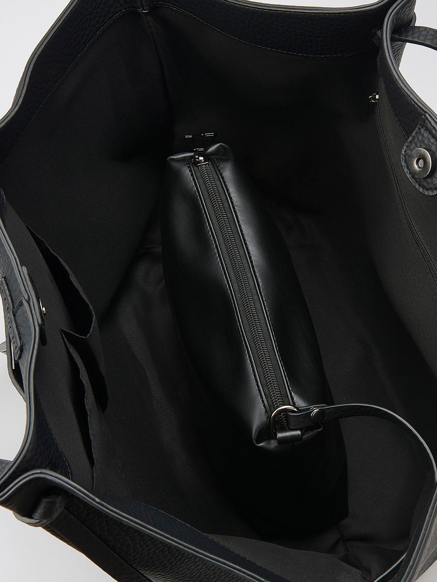 Large women’s shopper bag in faux leather with magnetic button closure and zip pouch inside.