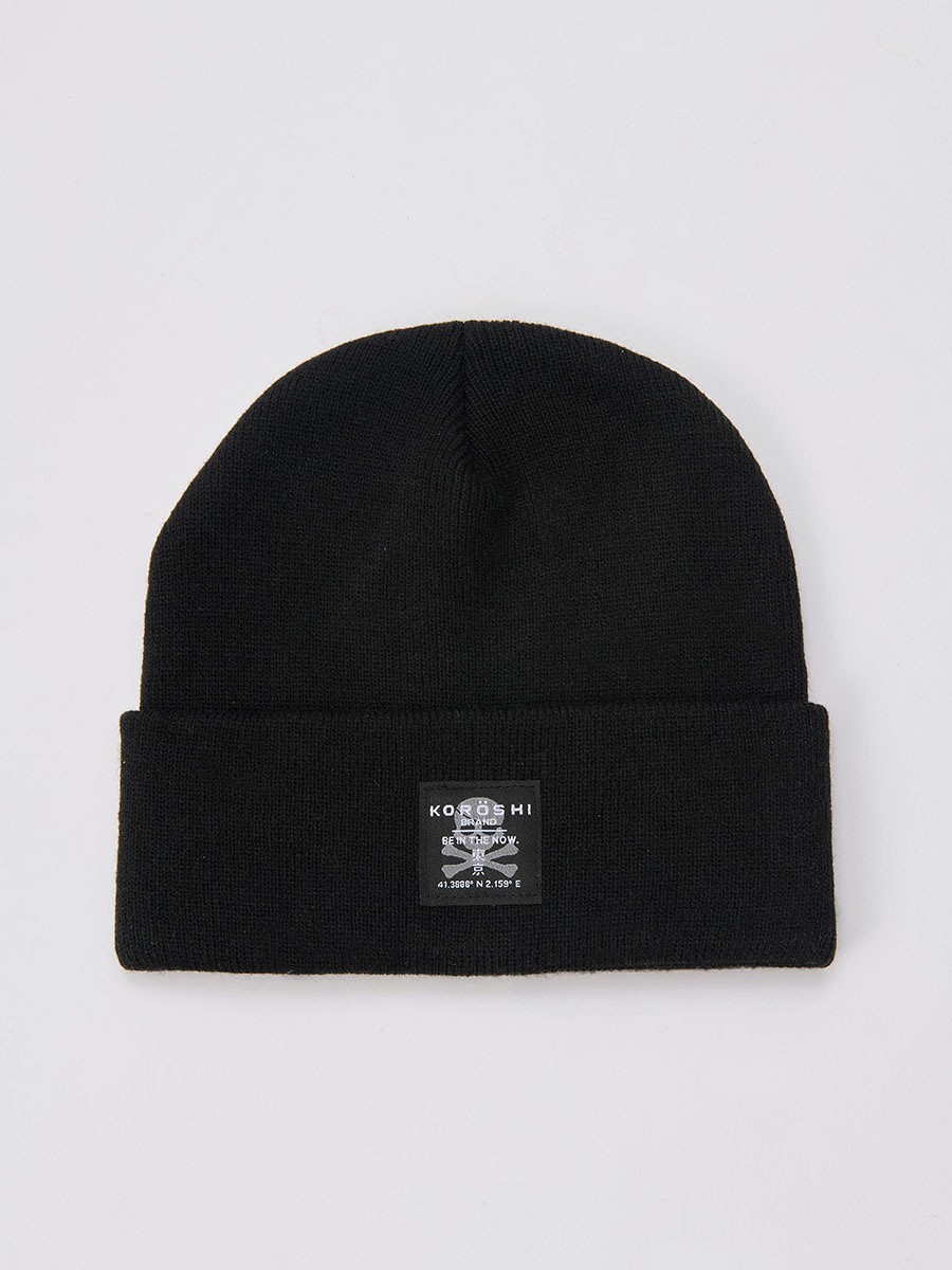 Gorro tricot de hombre en color negro, confeccionado en 100% acrílico. Suave, cómodo y perfecto para looks casuales de invierno.