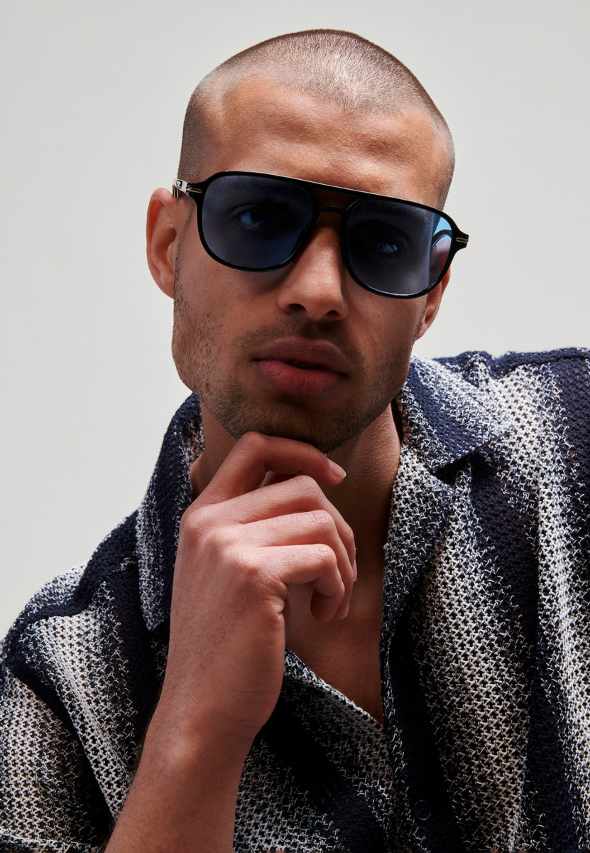 Gafas de sol unisex negras con lentes azules
