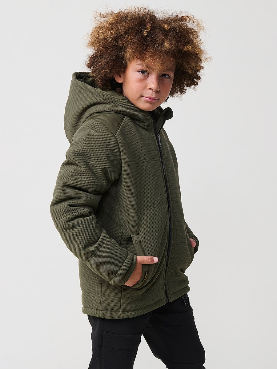 Veste garçon en maille kaki et polyester, doublée, avec capuche et fermeture zippée.