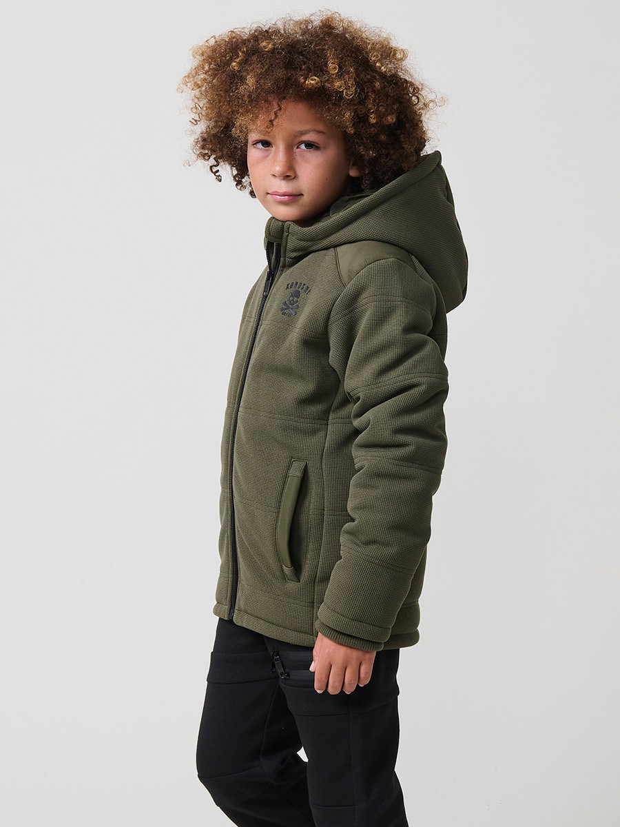 Veste garçon en maille kaki et polyester, doublée, avec capuche et fermeture zippée.