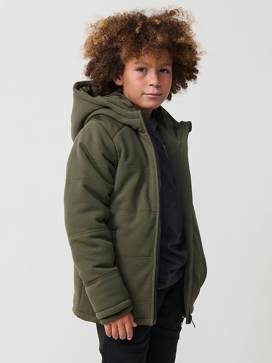 Veste garçon en maille kaki et polyester, doublée, avec capuche et fermeture zippée.