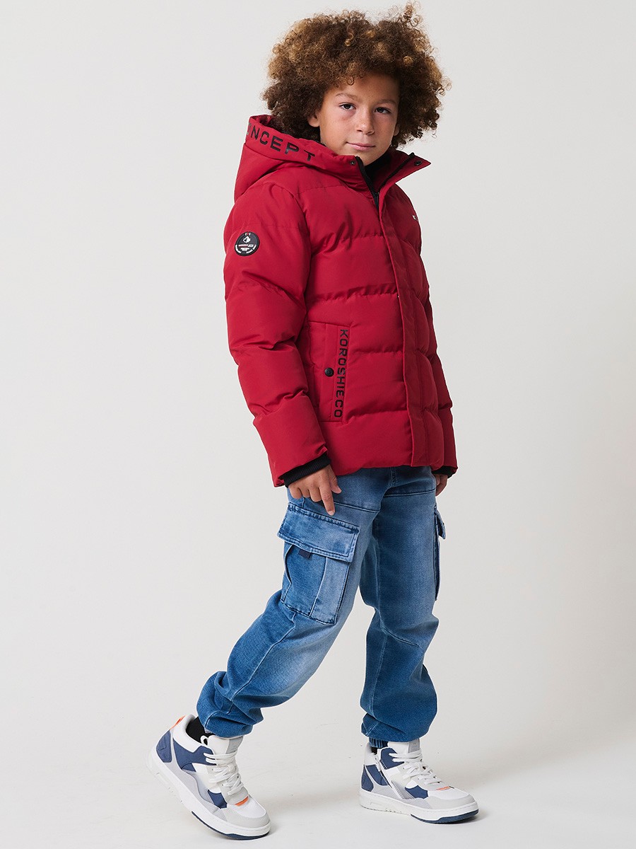Blouson matelassé garçon rouge avec capuche doublée effet fourrure et fermeture zippée