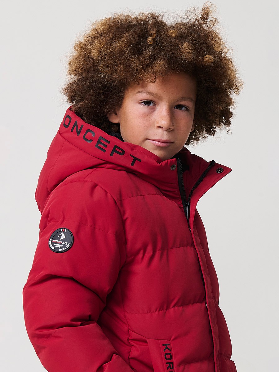 Blouson matelassé garçon rouge avec capuche doublée effet fourrure et fermeture zippée