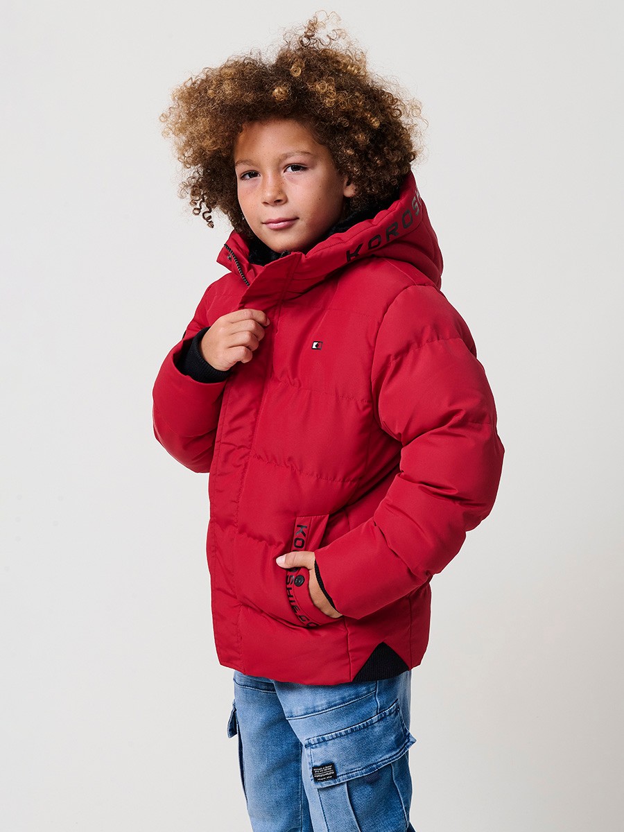 Blouson matelassé garçon rouge avec capuche doublée effet fourrure et fermeture zippée