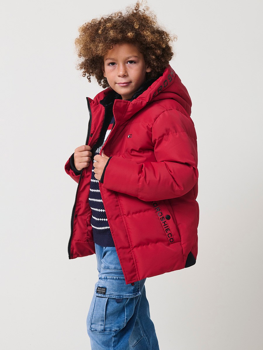 Blouson matelassé garçon rouge avec capuche doublée effet fourrure et fermeture zippée