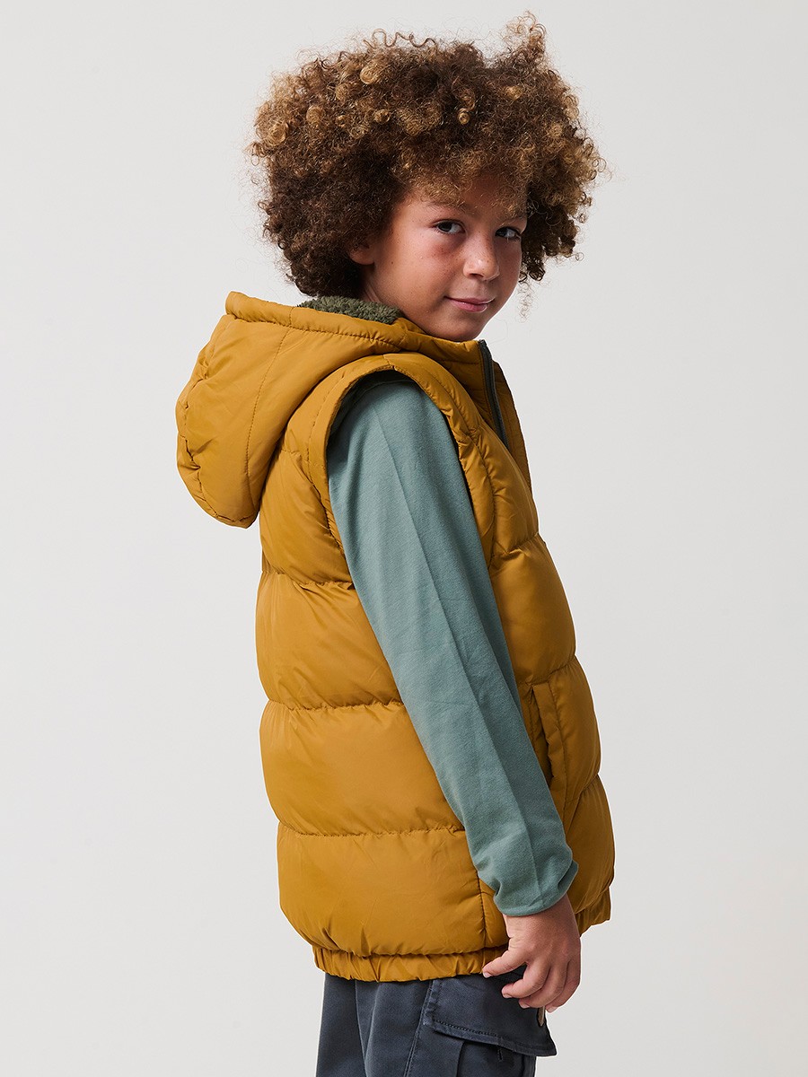 Chaqueta de niño desmontable y convertible a chaleco, color mostaza