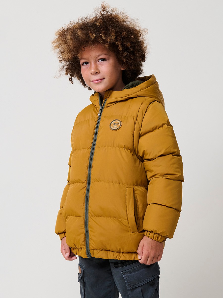 Chaqueta de niño desmontable y convertible a chaleco, color mostaza