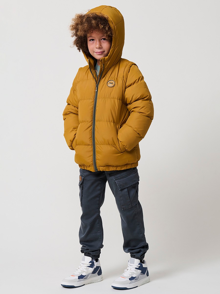Chaqueta de niño desmontable y convertible a chaleco, color mostaza