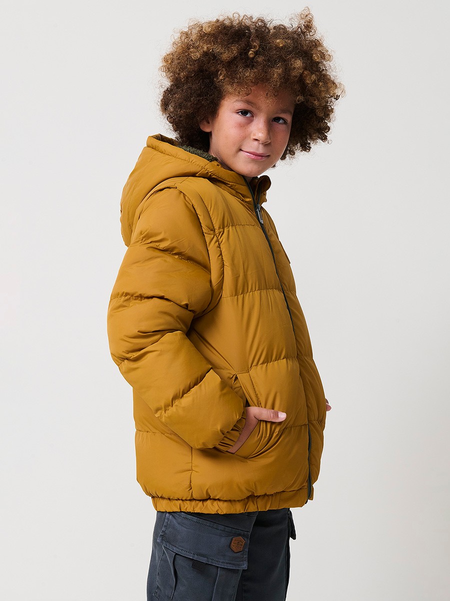 Chaqueta de niño desmontable y convertible a chaleco, color mostaza