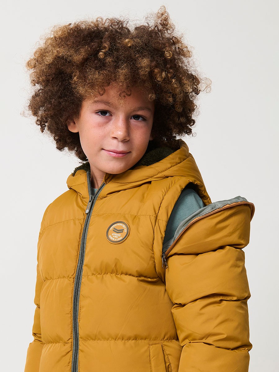 Chaqueta de niño desmontable y convertible a chaleco, color mostaza