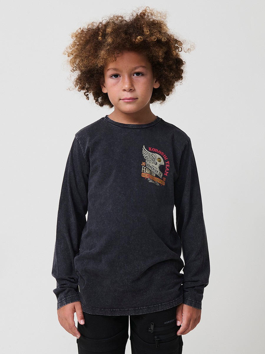 T-shirt garçon noir avec effet usé, col rond en bord-côte et manches longues. 100 % coton.