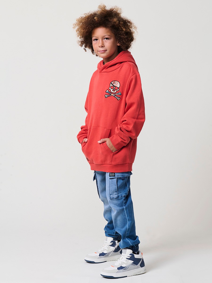 Sweat garçon en coton terracotta gratté à l’intérieur, avec capuche et poche kangourou. Doux et confortable.