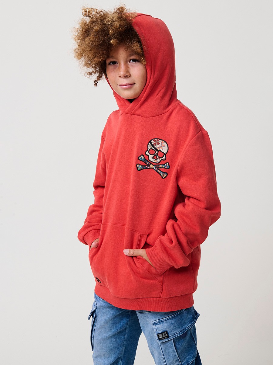 Sweat garçon en coton terracotta gratté à l’intérieur, avec capuche et poche kangourou. Doux et confortable.