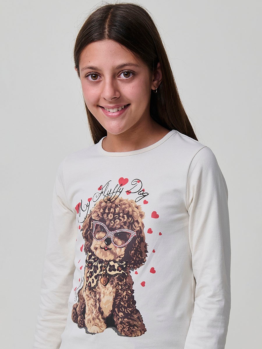 Camiseta de niña en color piedra claro de manga larga, algodón elástico con estampado de perrita y pañuelo animal print.
