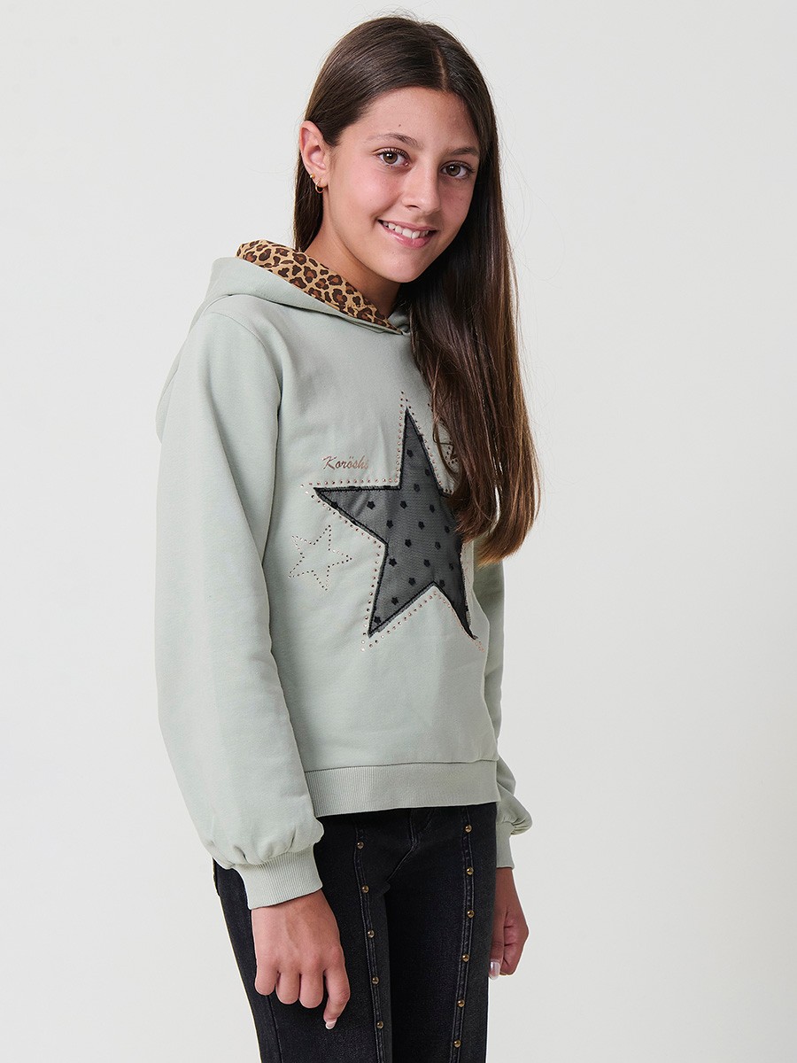 Girls’ khaki sweatshirt in brushed cotton fleece with animal print hood lining and long sleeves. 100% cotton, soft, warm and comfortable.