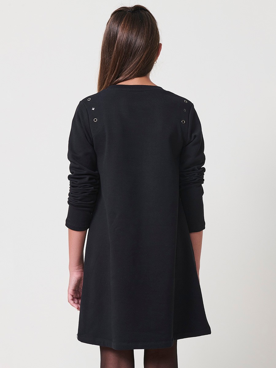 Robe fille noire en coton élastique, manches longues, col rond côtelé et motif étoile argentée avec clous décoratifs.
