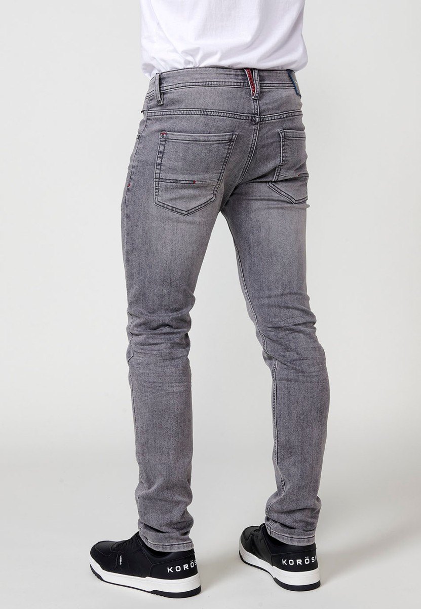 Jeans de hombre slim fit gris efecto lavado en knit denim
