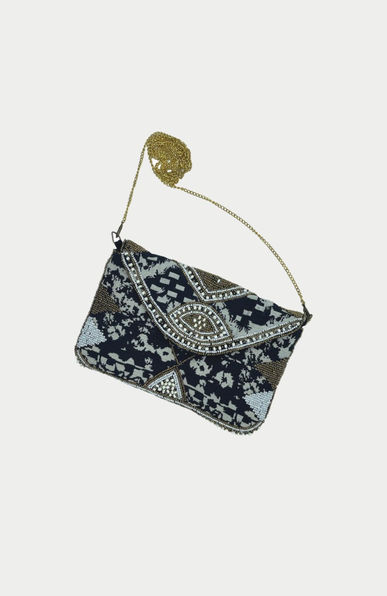 Clutch étnico bordado con cuentas