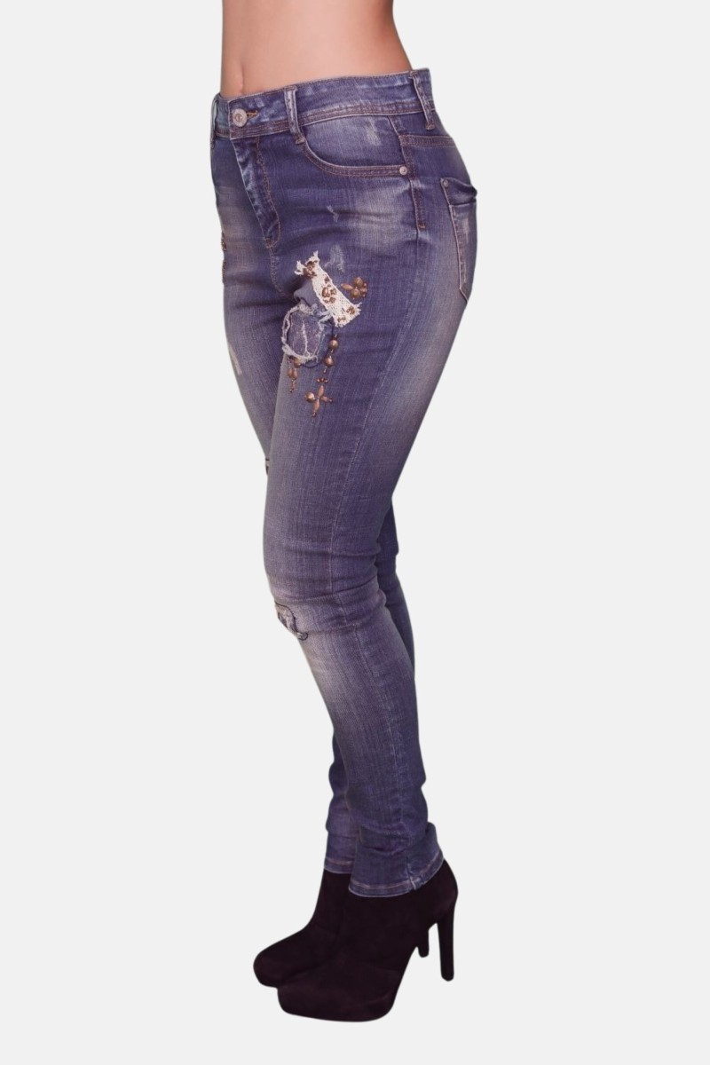 Pantalón denim slim con abalorios 1