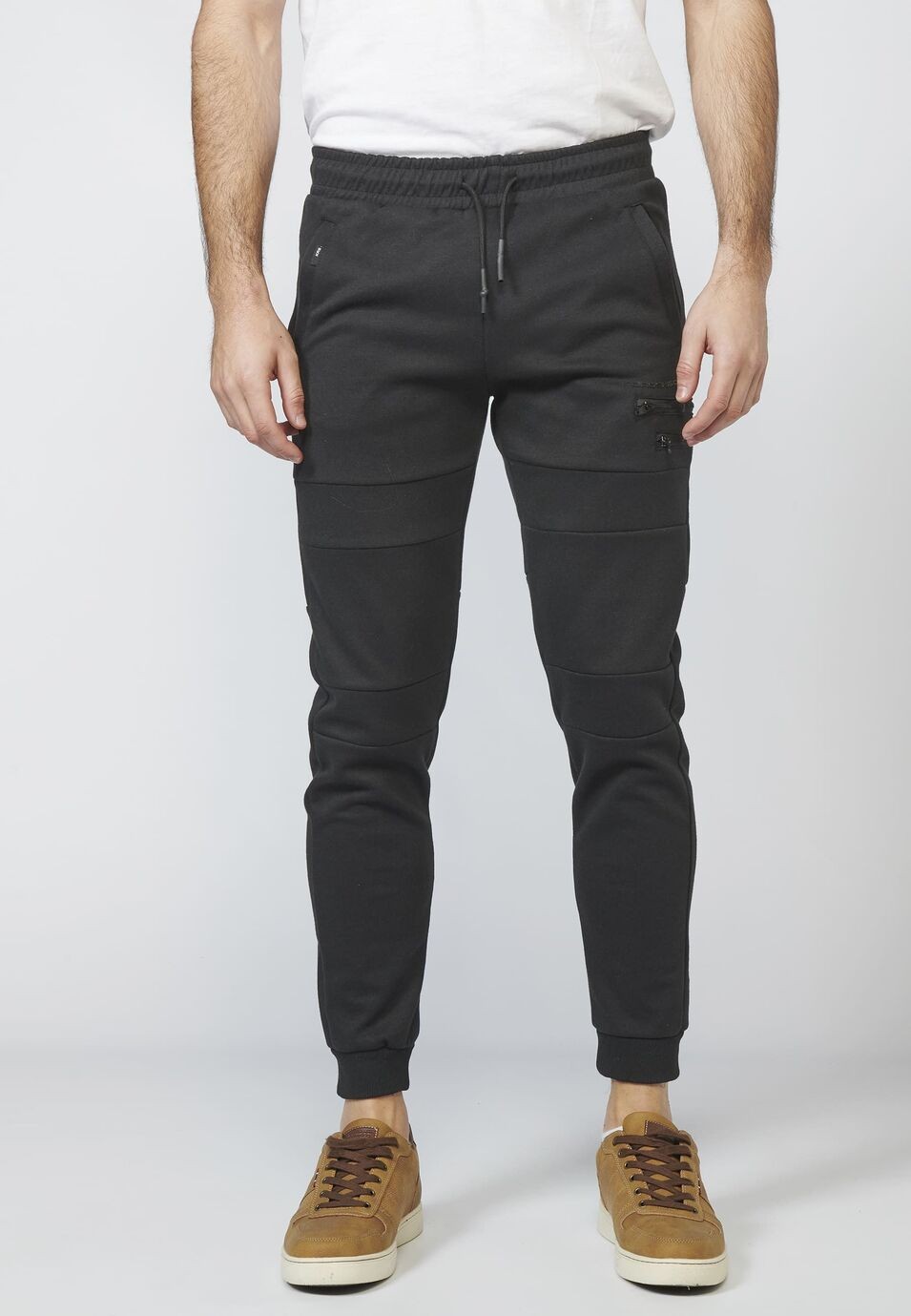 Pantalón Largo Deportivo Jogger Interlock con Cintura Elástica Ajustable con Cordón color Negro para Hombre 1