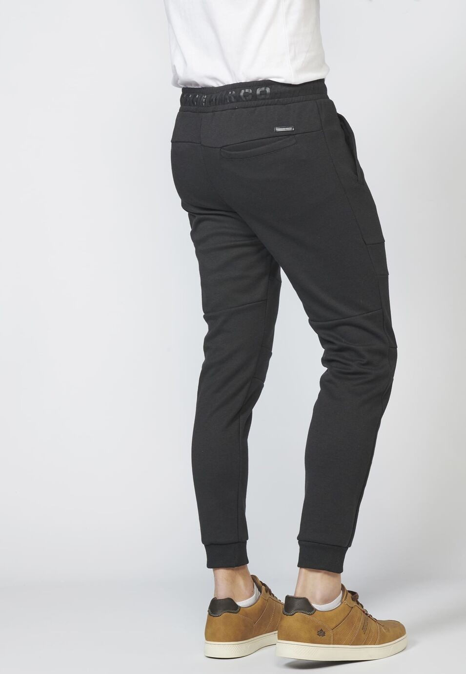 Pantalón Largo Deportivo Jogger Interlock con Cintura Elástica Ajustable con Cordón color Negro para Hombre 3